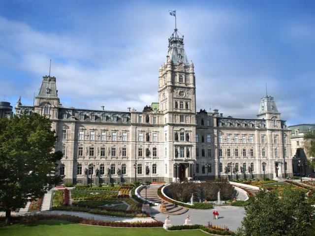 La ville de Québec Facade_du_parlement66-736c9c