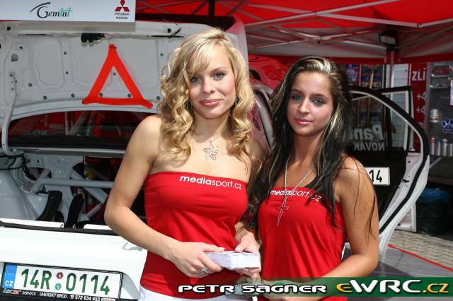 http://img44.xooimage.com/files/e/7/2/sa_f_133_holky_1-f0e92c.jpg