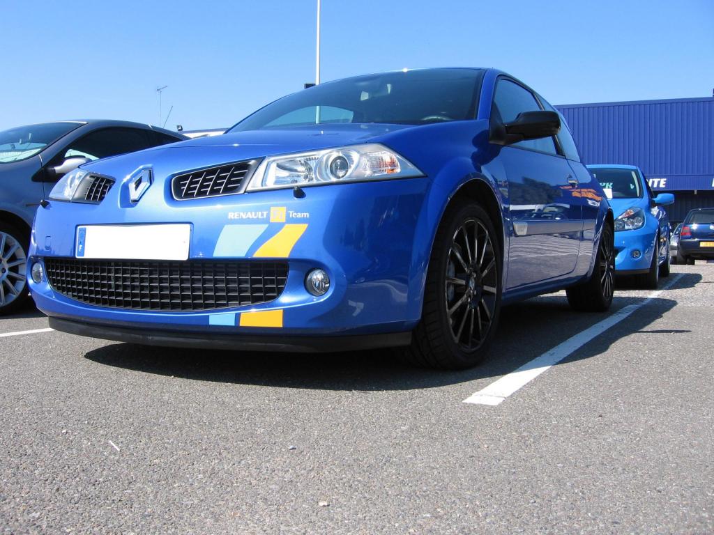http://img44.xooimage.com/files/f/b/e/sortie-clio-rs-002eff-669366.jpg